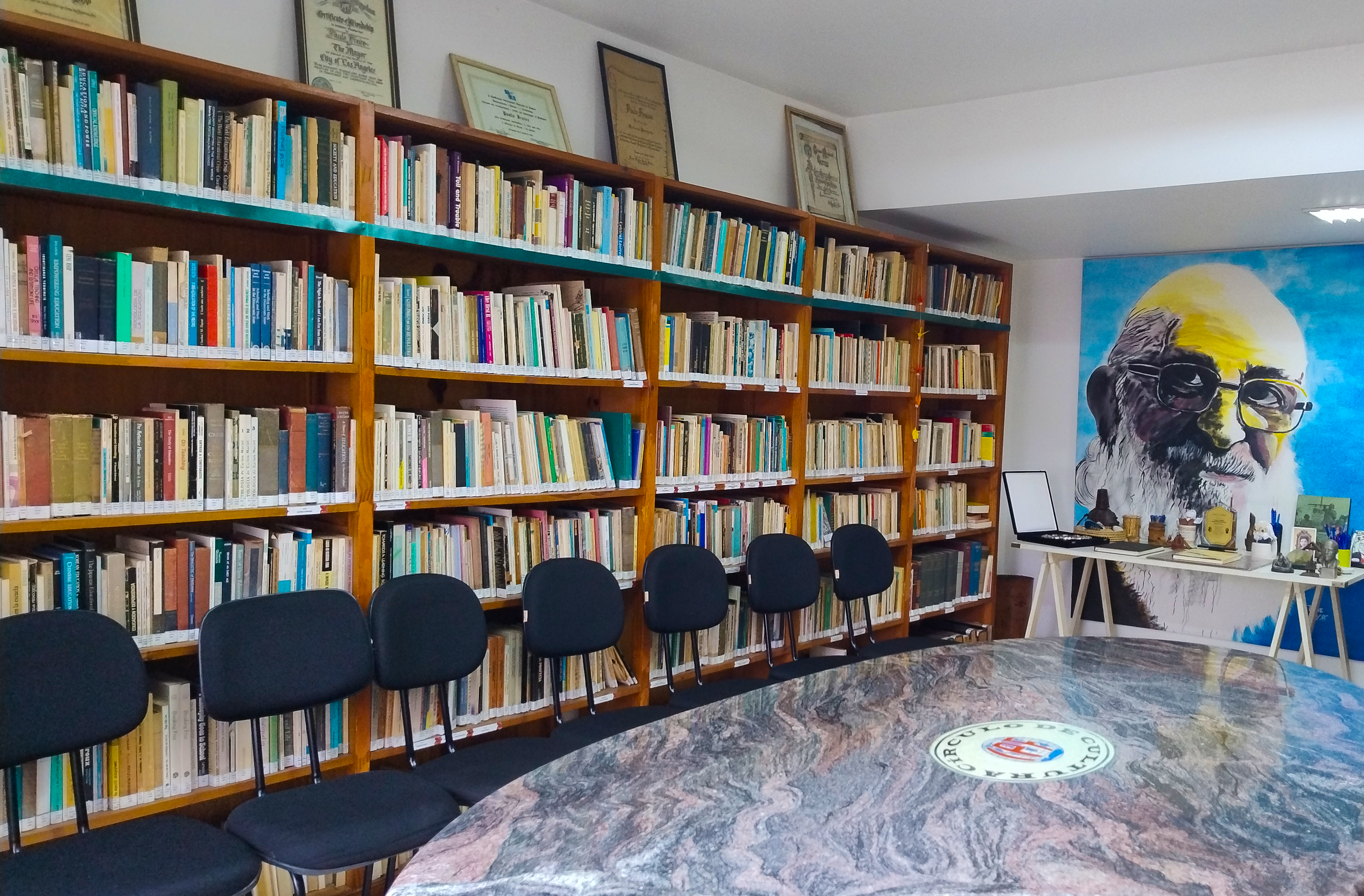 Muito além dos livros: Centro de Referência Paulo Freire celebra o Dia Mundial das Bibliotecas com espaço de memória e resistência